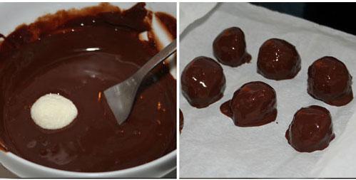 recubrir-los-bombones-de-coco-con-chocolate