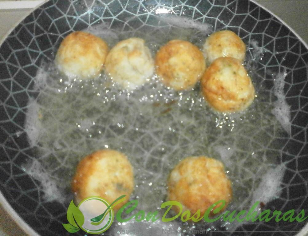 Garbanzos guisados con albóndigas de bacalao