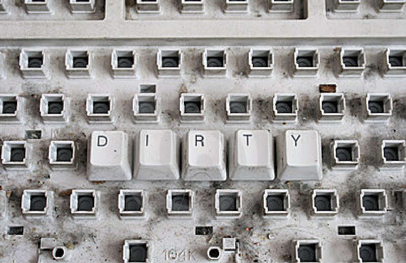 Limpiar un teclado retirando las teclas