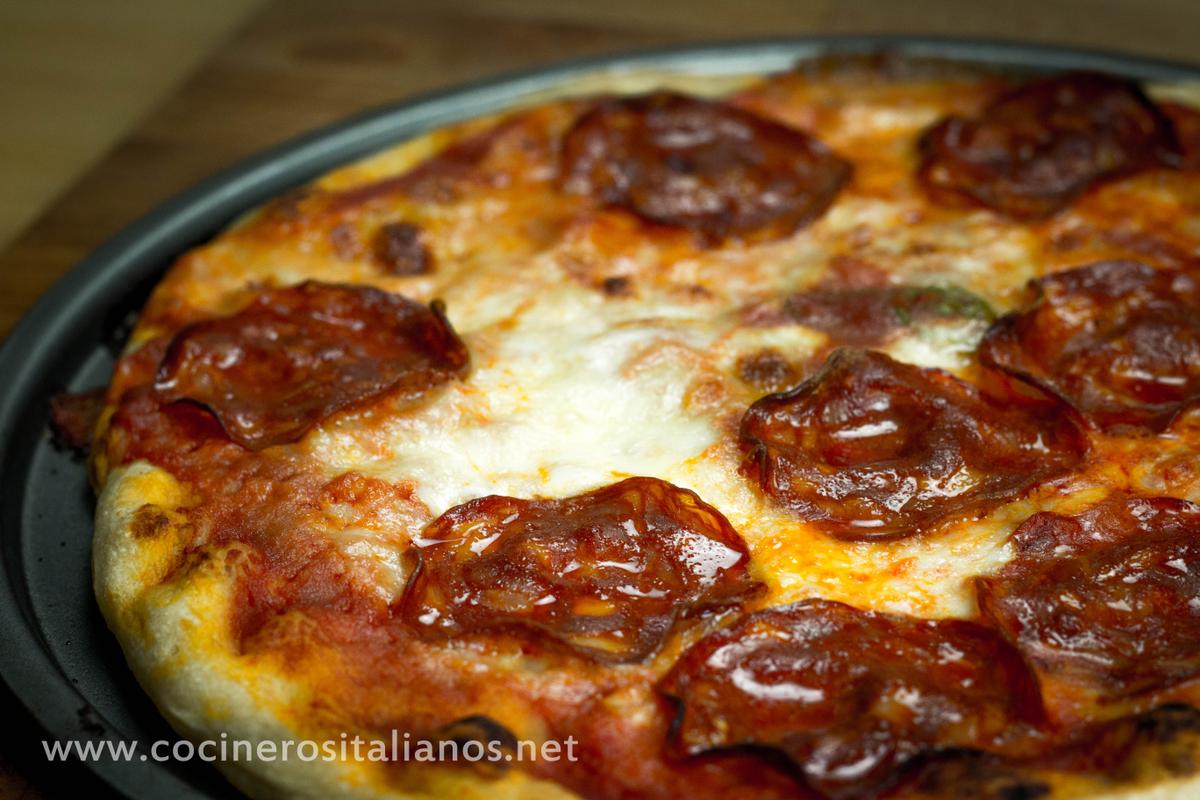 Pizza Pepperoni con Chorizo y Mozzarella