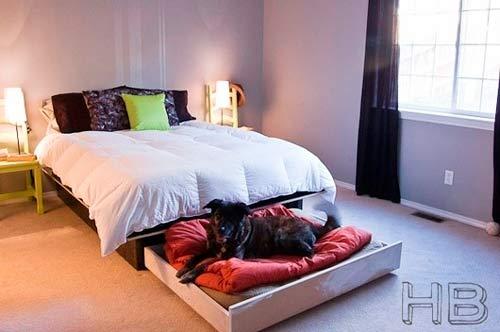 cama para perro grande con el cajón de debajo de la cama de matrimonio