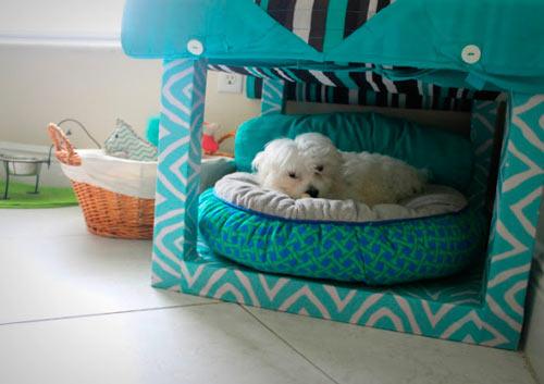 caseta para perro pequeño con una mesa lack de ikea