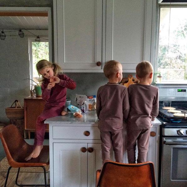 ig-niños-en-la-cocina-decoratualma-dta