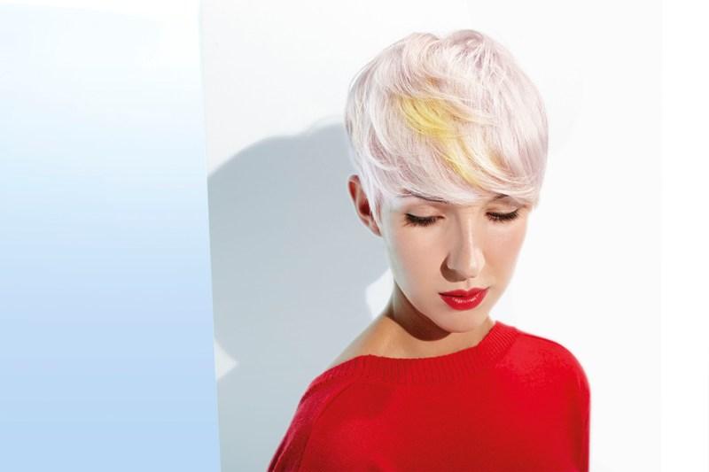 Mechones pastel en pelo blanco