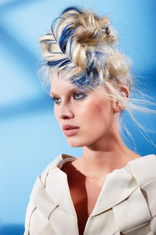 Melena rubia y azul metalizado trenza espiga Montibello