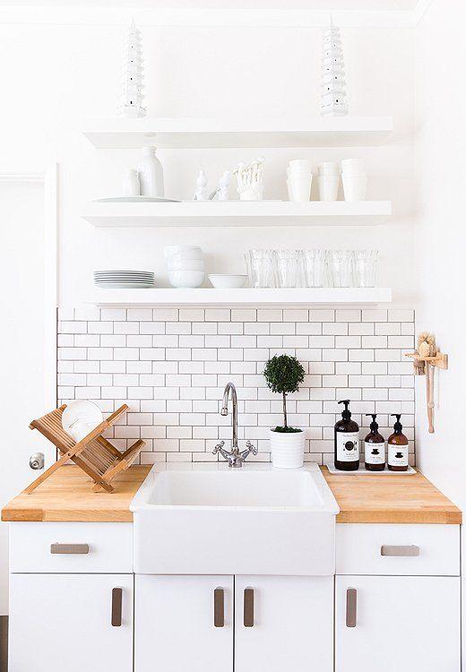 Subway tiles en la decoración de estilo nórdico - blanco y madera