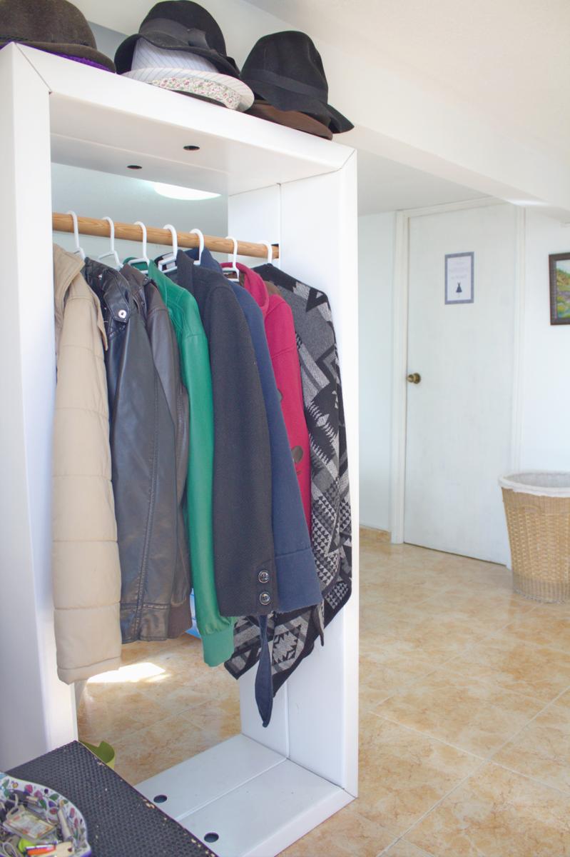 Recibidores originales - vista de la entrada con el perchero 2