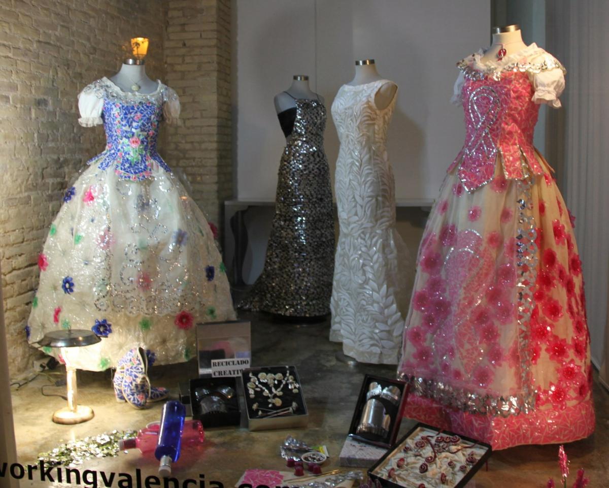 Exposición de vestidos de Reciclado Creativo del 15 al 19 de marzo de 2016