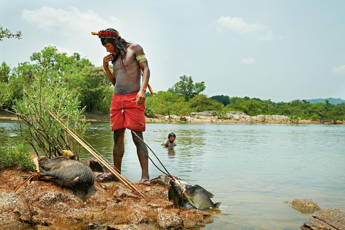 Indigena cazando