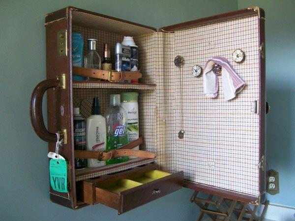 decorar con maletas y reciclar como armario de pared