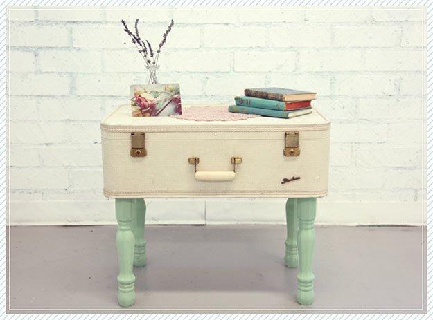 decorar con maletas y reciclar como mesita auxiliar