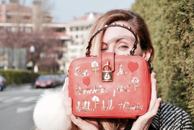 STRIPED DRESS PAULA CASIELLES 2 RED CLUTCH