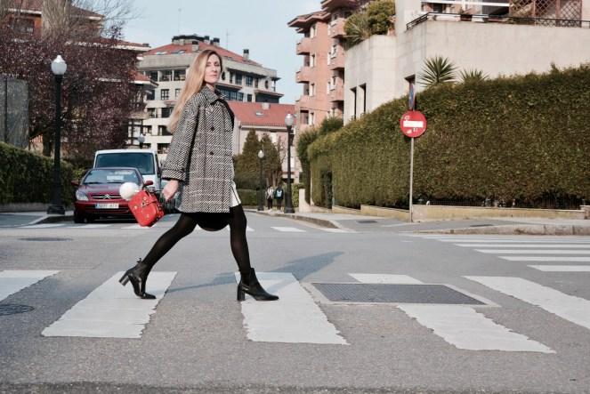 STRIPED DRESS PAULA CASIELLES 5 RED CLUTCH