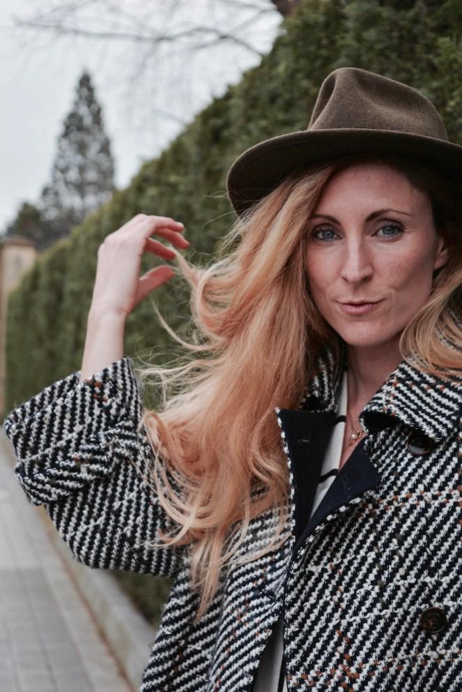 STRIPED DRESS PAULA CASIELLES 7 RED CLUTCH