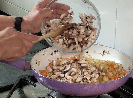 Saquitos de pasta filo con gambas y verduras17
