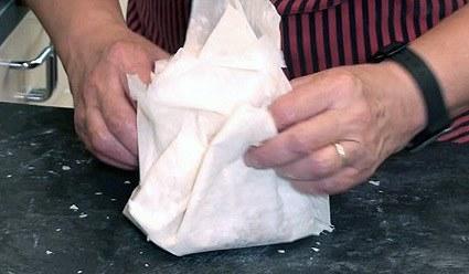Saquitos de pasta filo con gambas y verduras46
