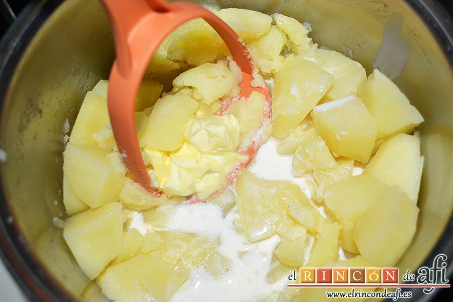 Bacalao a la tranca con pimientos asados, preparar el puré de papas