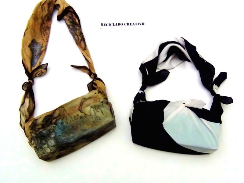 Bolso con dos foulards y un brick de cartón de leche. Bolsito fardo sofisticado