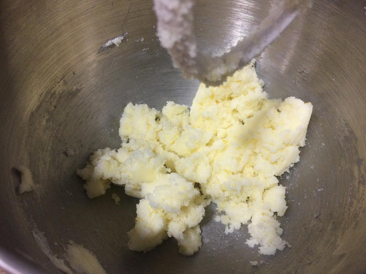 Batiendo el azúcar con la mantequilla