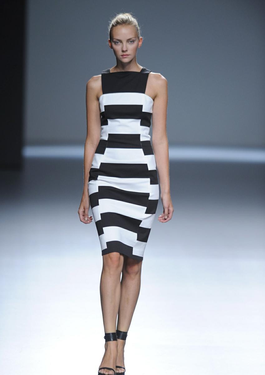 DESFILE DE LA FIRMA "ANGEL SCHLESSER"