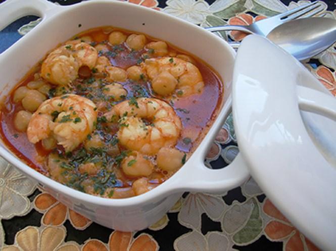 Garbanzos-con-langostinos