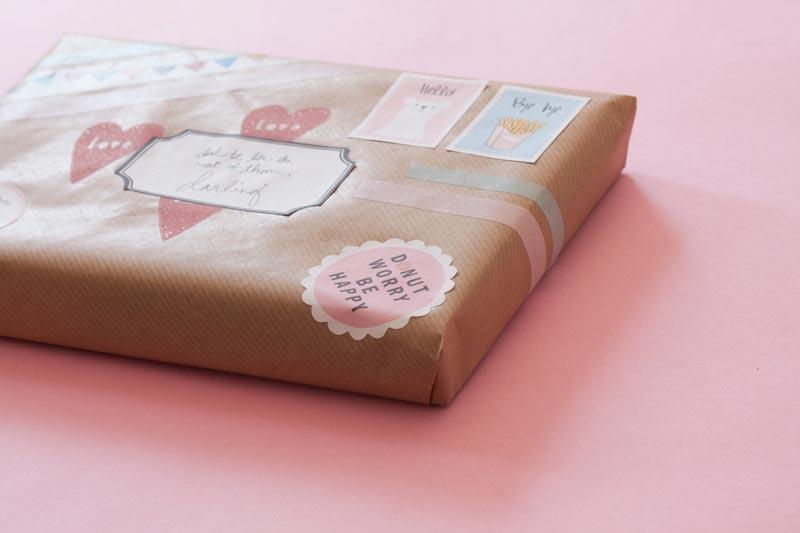 Envolver regalos con la técnica del sanil mail.