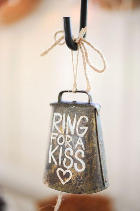 decoración de bodas rusticas ring for a kiss