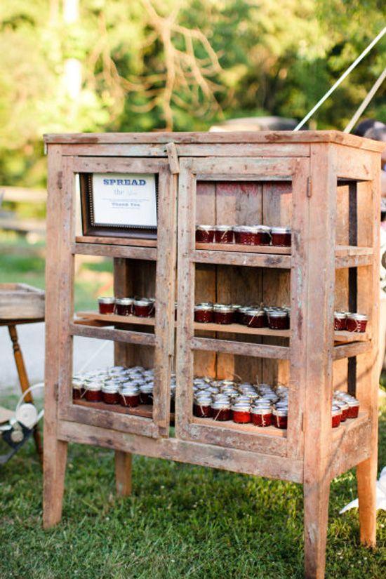 decoración de bodas rusticas armario antiguo