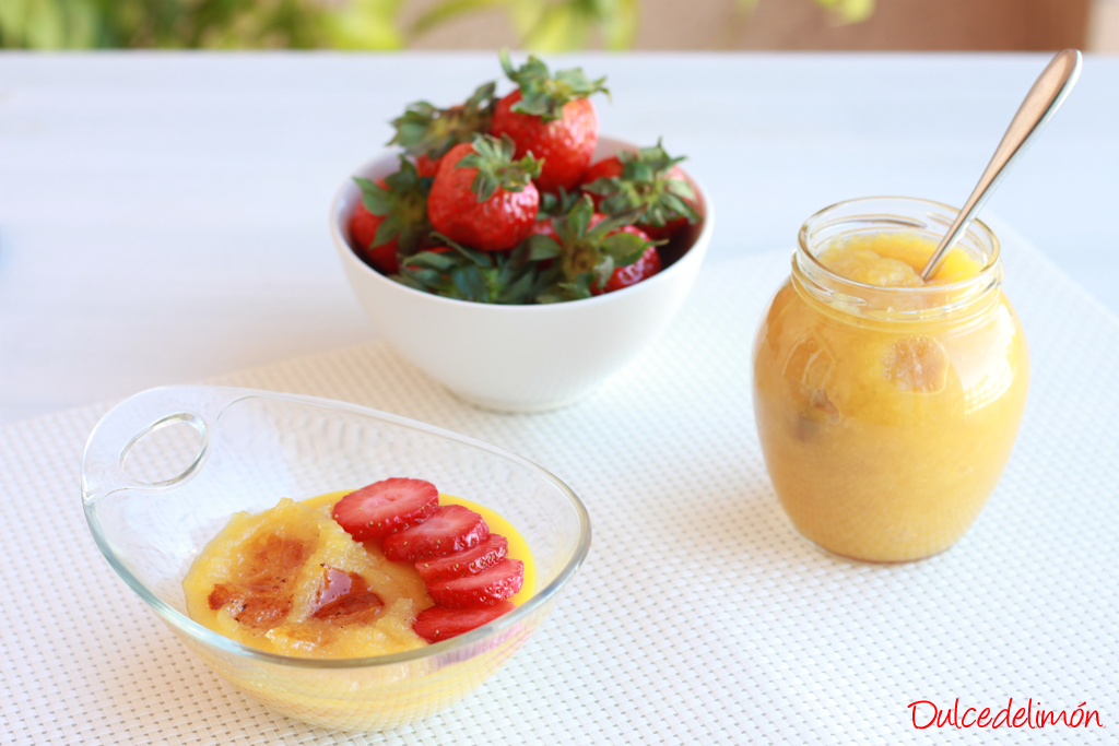 Natillas falsas con compota casera de piña y fresas