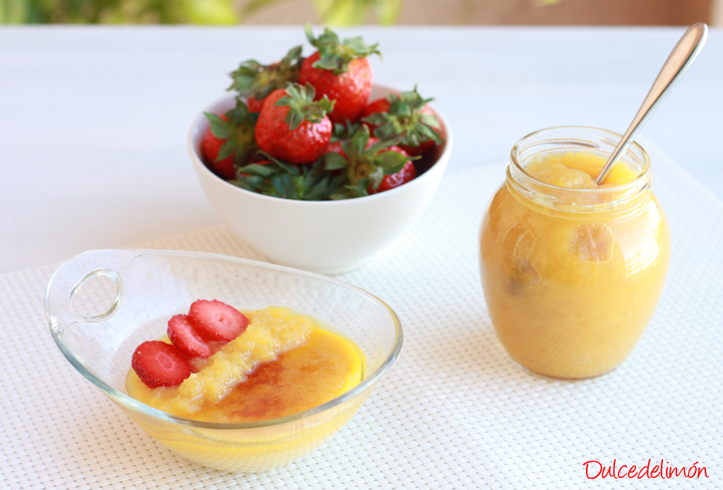 Natillas falsas con compota casera de piña y fresas