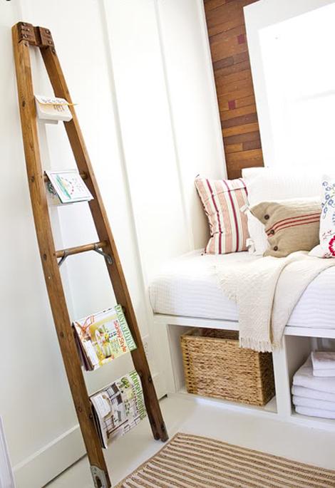 Transformar-un-espacio-pequeño-en-un-agradable-dormitorio.-Diván-y-escalera-madera