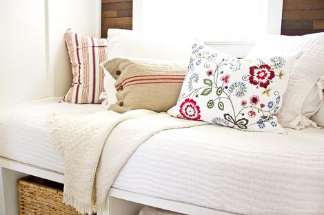 Transformar-un-espacio-pequeño-en-un-agradable-dormitorio.-Diván