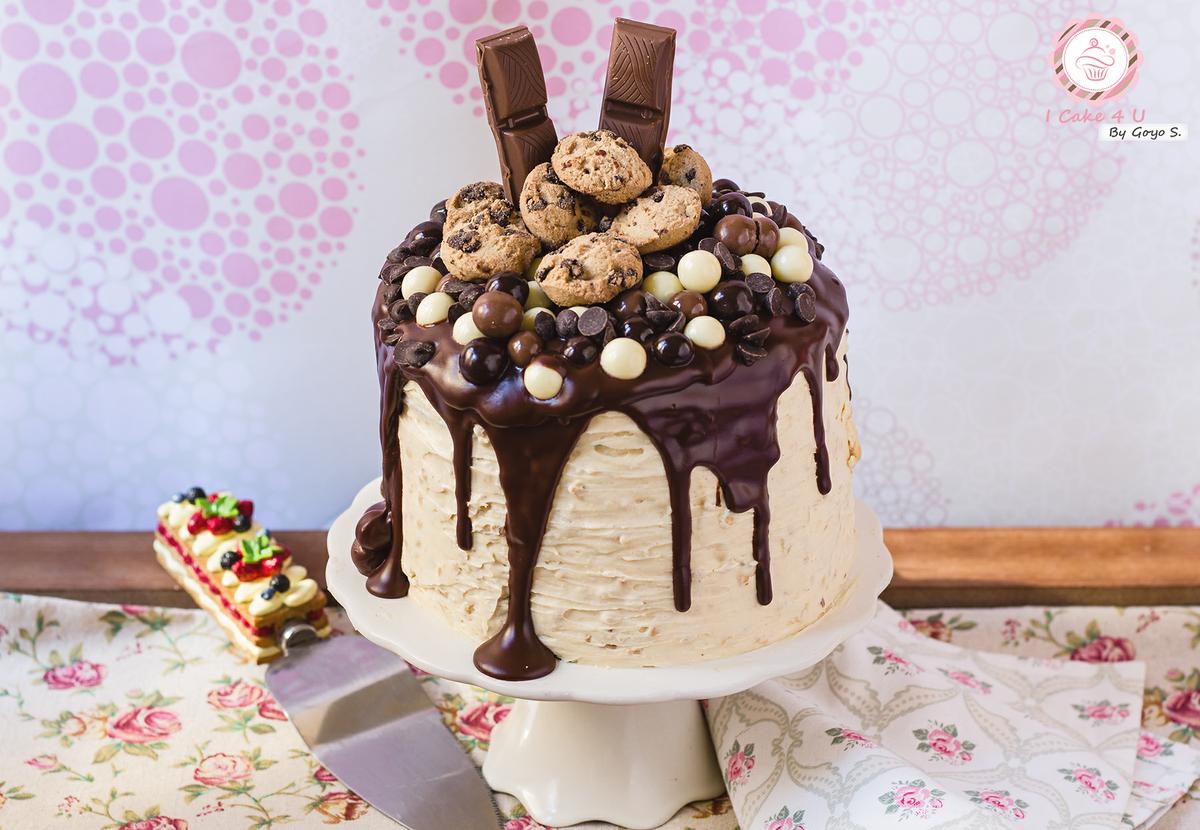 Drip Cake de Brownie con Crema de Cacahuete