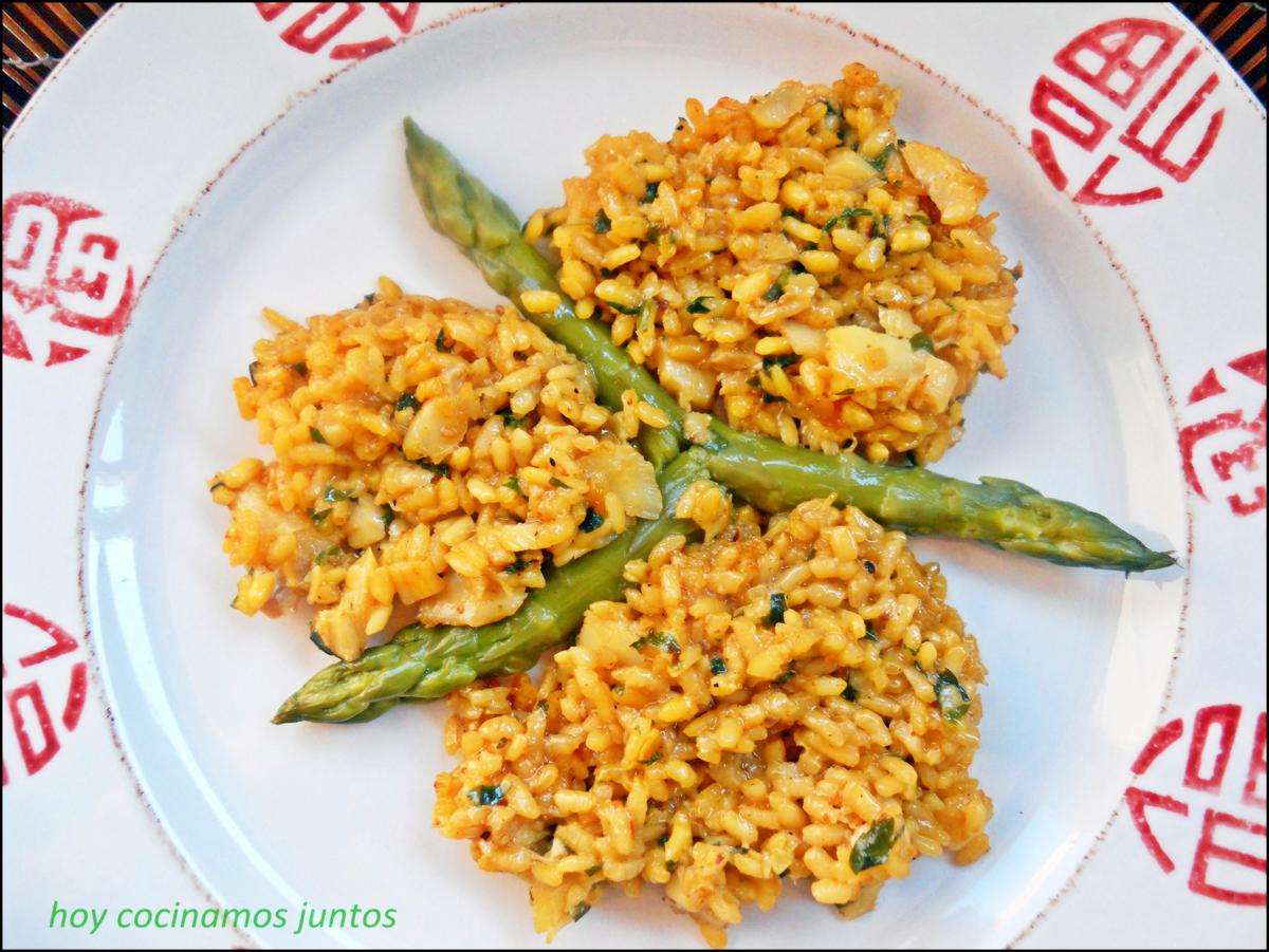 Arroz con espárragos verdes y bacalao 