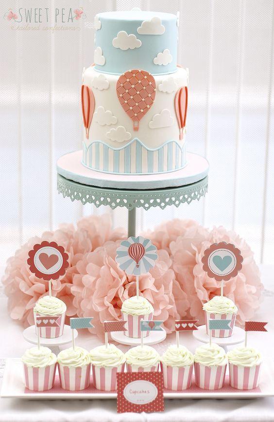torta con globos aerostaticos
