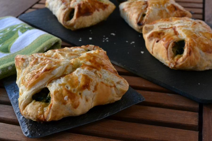 hojaldre de espinacas bacon y queso