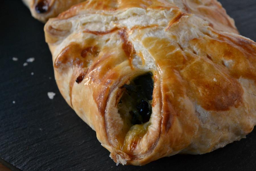 hojaldre de espinacas bacon y queso