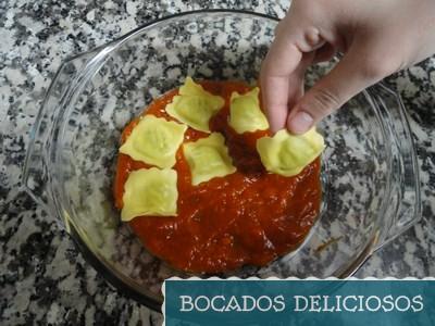 ponemos raviolis encima salsa