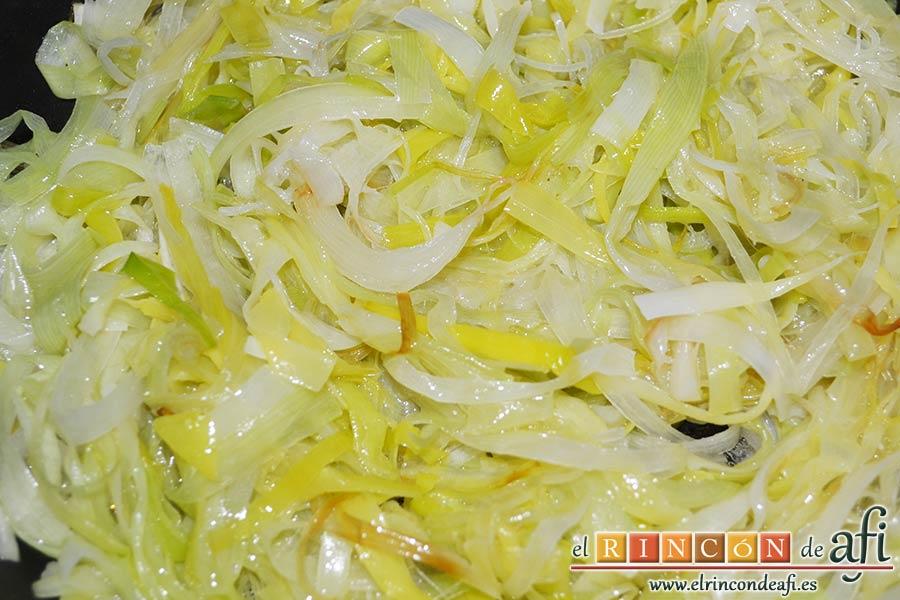 Tortilla de puerros y queso brie, sobreír a fuego bajo hasta que estén dorados y blandos