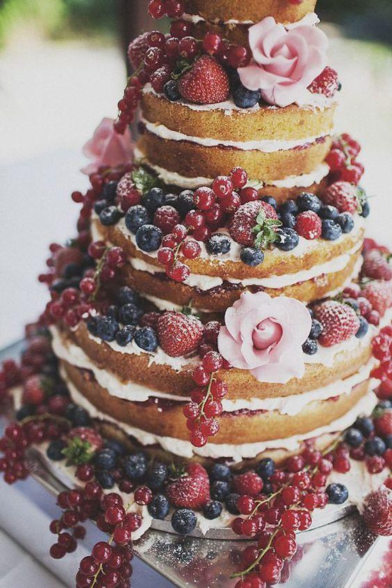 naked cake con frutas rojas