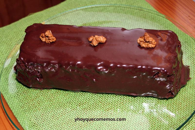 Bizcocho-de-Chocolate-con-Cobertura-de-chocolate