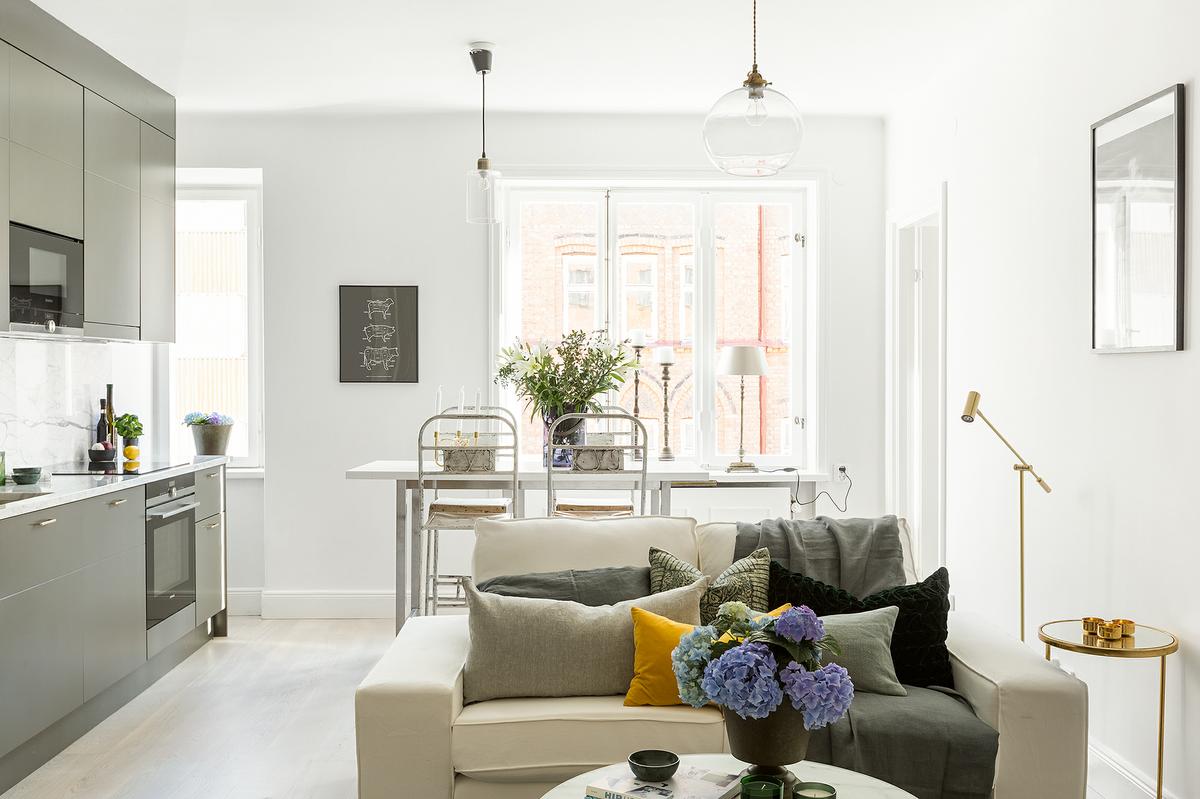 Espacio salón, comedor y cocina de un piso pequeño