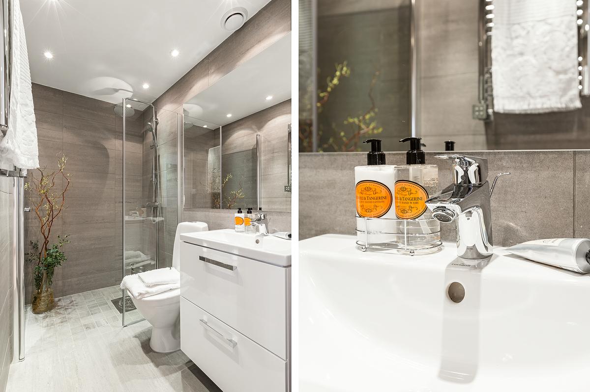 Baño decorado en gama de grises y blanco 