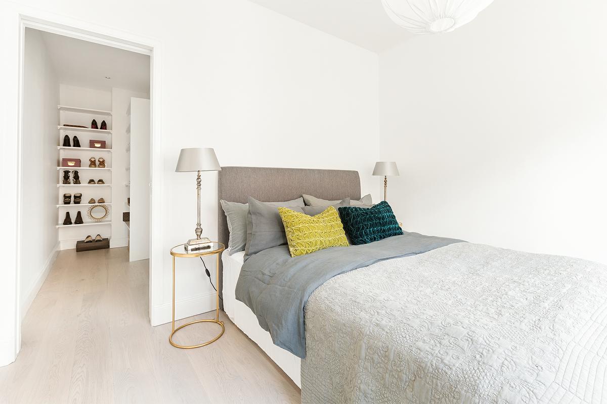 Dormitorio con vistas al vestidor