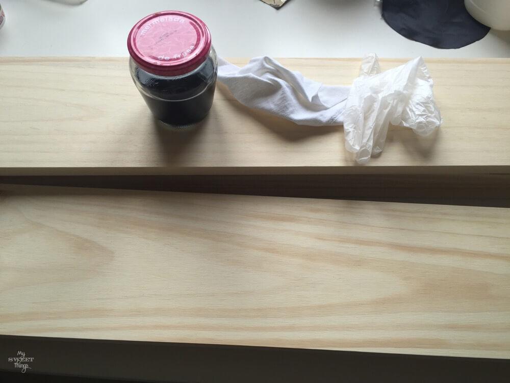 Tuneo de una mesa de centro Ikea Lack con madera y tinte
