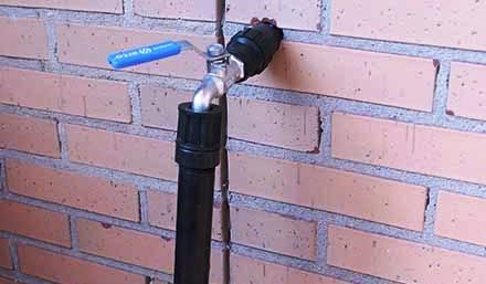 grifo riego huerto urbano