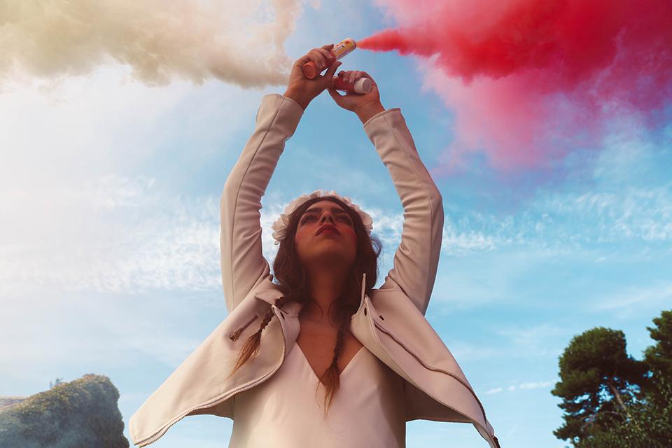 Una novia poco convencional en All Lovely Party