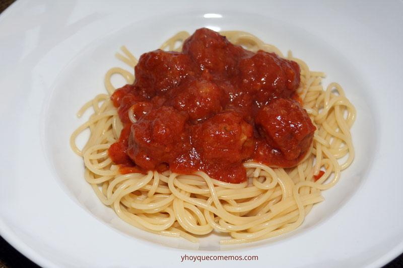 Espaguetis-con-Albóndigas