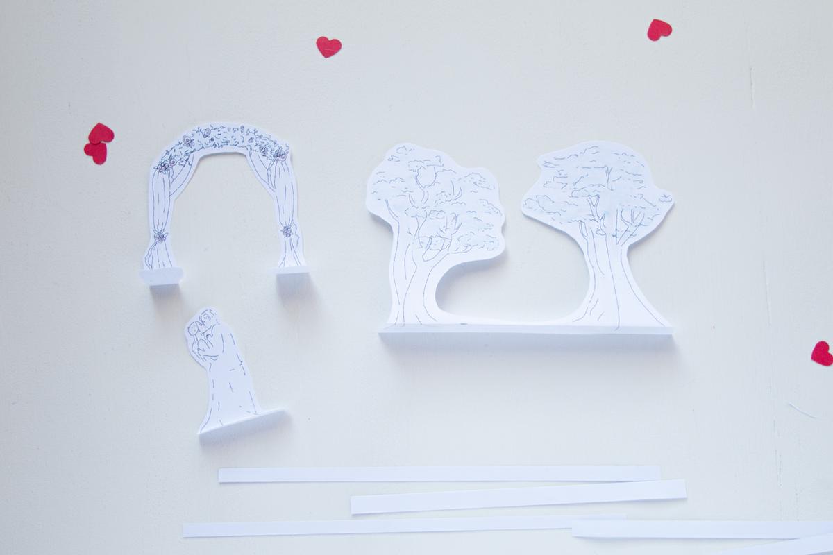 invitación desplegable hecha con una caja. Visto en "IamaMessBlog"