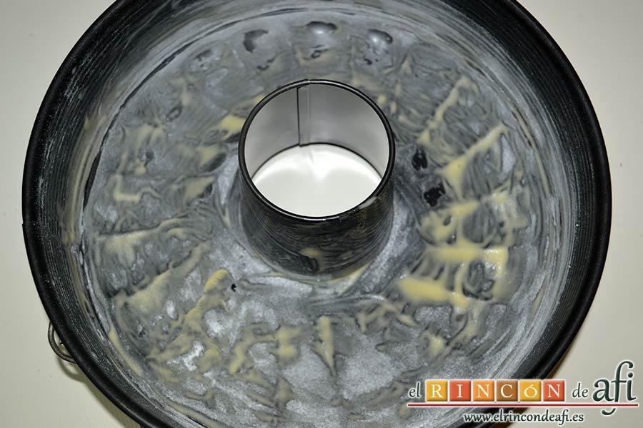 Bizcocho de membrillo, encamisar el molde